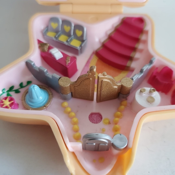 Vintage Polly Pocket Hollywood Star Hotel 1992 Bluebird toys 1 bellboy doll - Picture 4 of 7